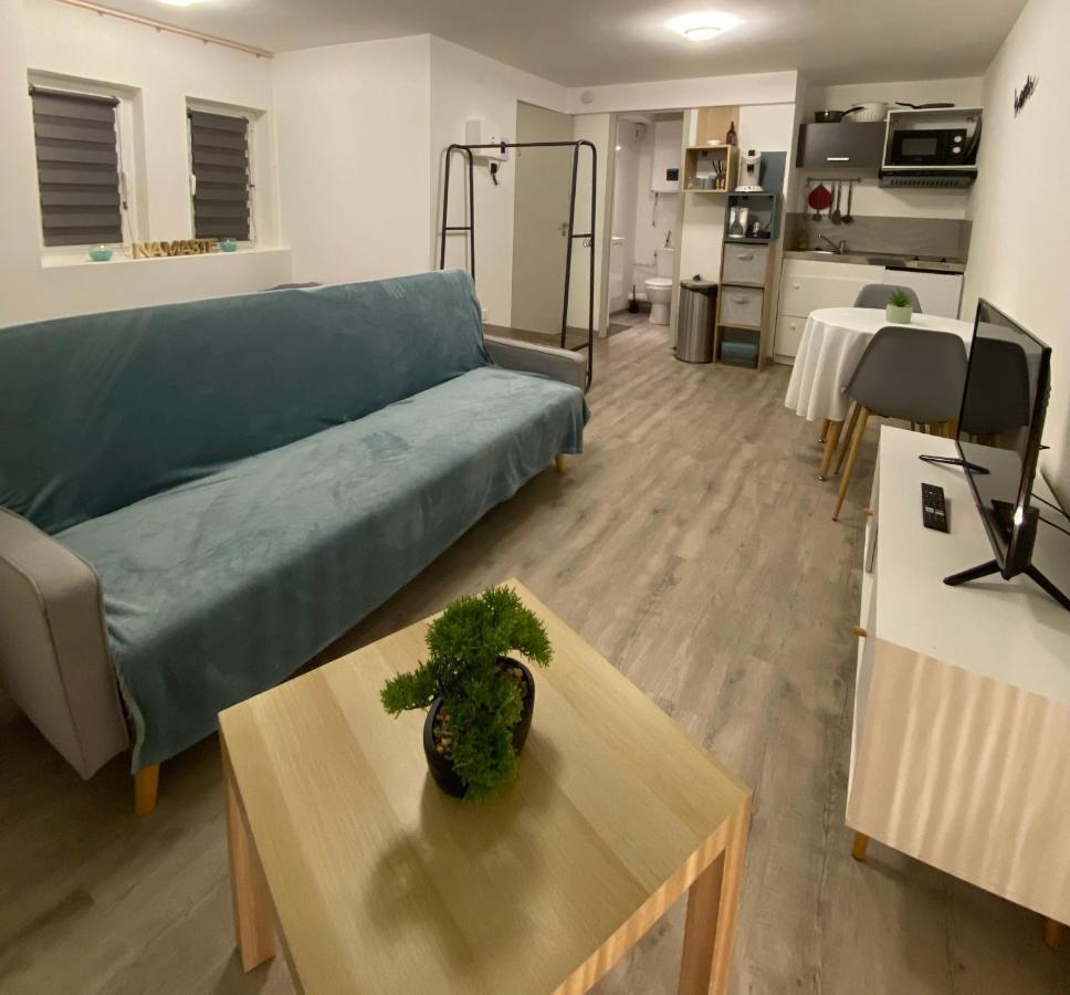 Studio Confortable Au Centre De Manosque Exterior photo